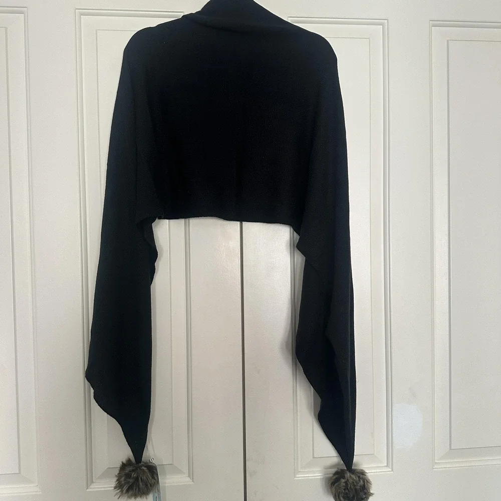 Mud Pie Scarf Womens‎ One Size Black Knit Pom Pom Faux Fur Wrap Shawl Winter